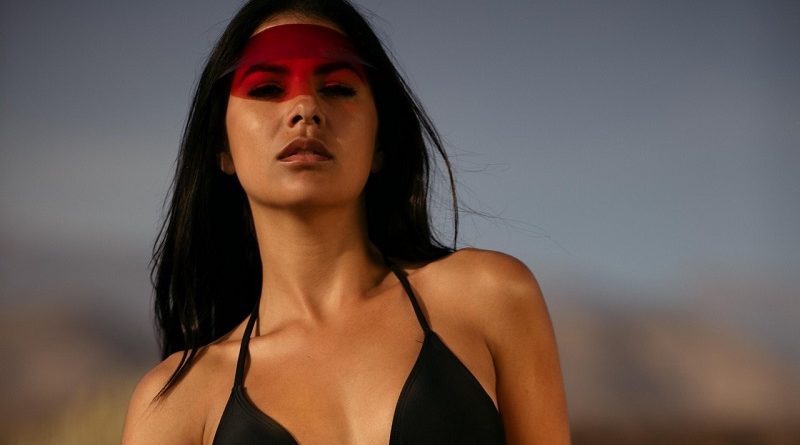 Голая Эстефания Пахе снята Playboy под палящим солнцем (25 фото)