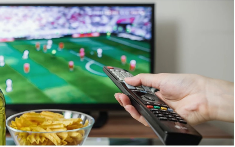 Как транслировать футбольный матч с телефона на телевизор