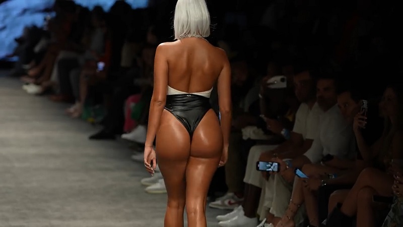 Девушки с показа мод OMG Swimwear AHF Miami 2023